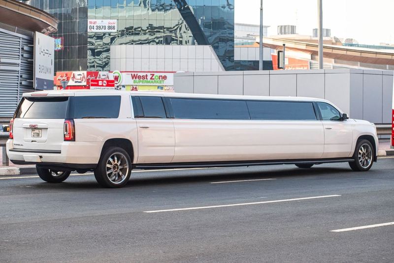 Stretch Limousine — Lincoln Continental, Chrysler 300 or Cadillac Escalade stretch